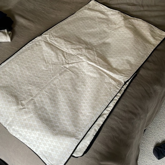 NEW Vince Camuto 2 King Pillow Shams Geometric off White / Beige Black Trim - Picture 2 of 6